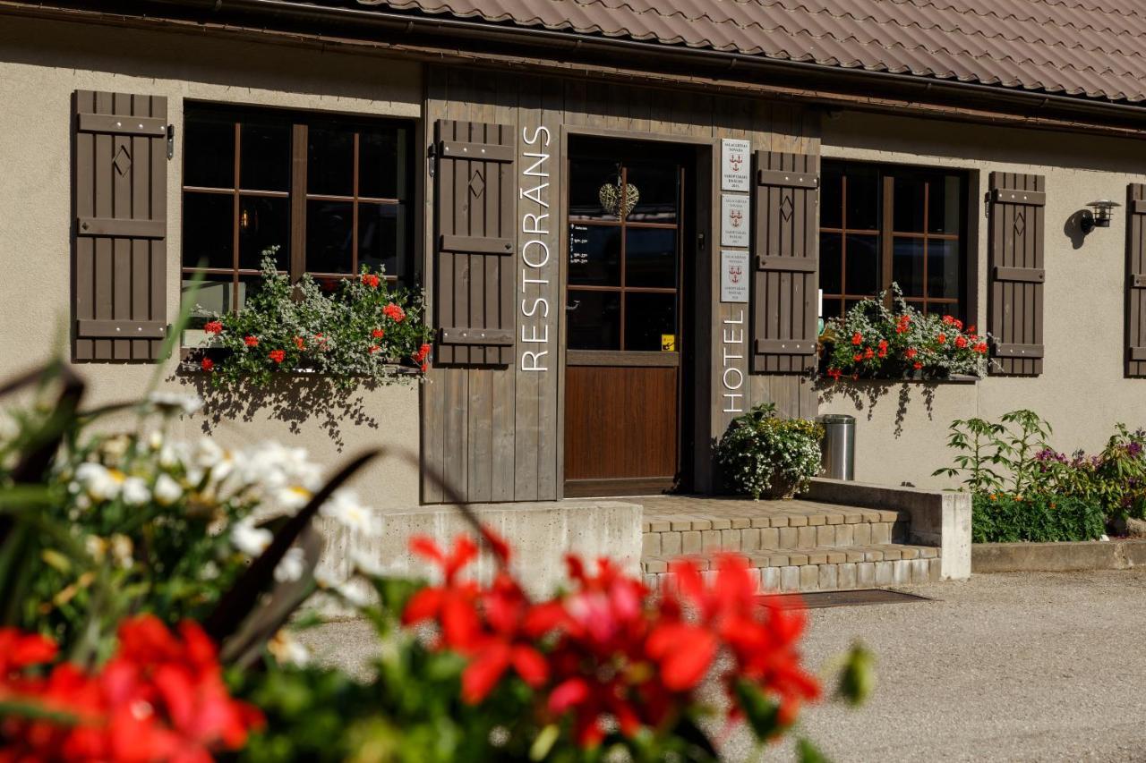 Plavas Hotel Ainaži Eksteriør billede
